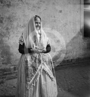 Frau in Bamberger Tracht in Posen?