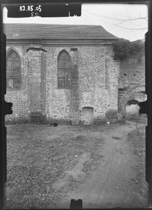 Himmelpfort (Fürstenberg/Havel-Himmelpfort). Ehem. Zisterzienserkloster. Klosterkirche (Baubeginn A. 14. Jh.). Teilansicht von Norden