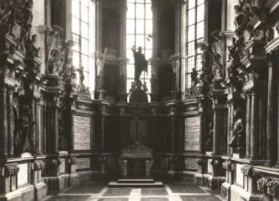 Freiberg (Sachsen). Dom. Kurfürstliche Begräbniskapelle (Fürstengruft), Blick zum Altar