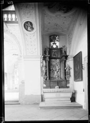 Kirche; Inneres, südlicher Seitenaltar im Schiff