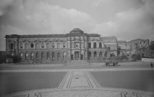 Dresden, Gemäldegalerie, Ansicht vom Theaterplatz aus