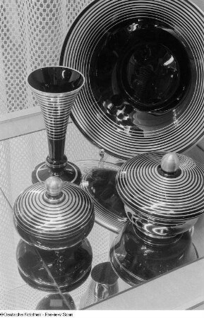 Geschirr auf der Leipziger Herbstmesse 1954