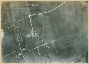 Foto eines getarnten Karrens aus 2.000 m Höhe (Luftbild)