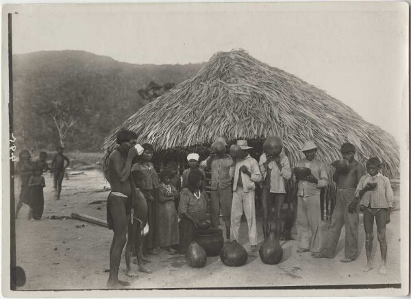 "Buvant du macouchi kachirí. Serra do Mel"