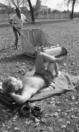Spätsommertag im Rheinhafenbad.
