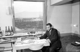 Freiburg: Studentenhochhaus "Zasius", Student im Zimmer