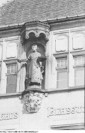 Dresden-Blasewitz, Rathaus. Figur der Gustel von Blasewitz, Aufnahme 1951
