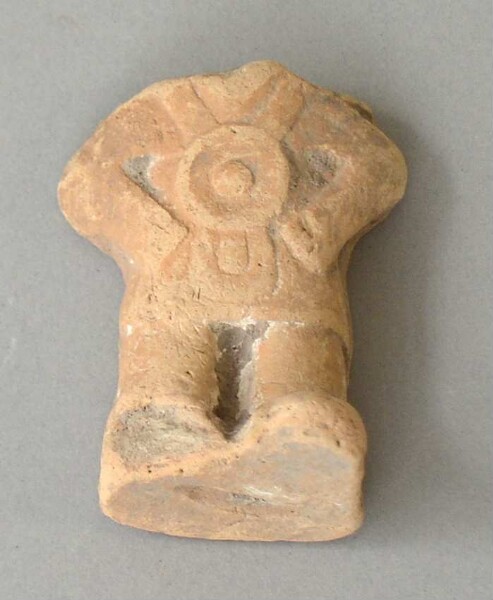 Figurine en argile sans tête (fragmentée)