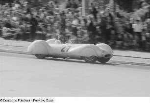 Arthur Rosenhammer in einem EMW 1500ccm-Sportwagen beim 6. Leipziger Stadtparkrennen