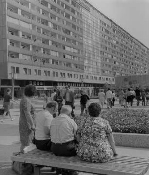 Dresden. Appartementhaus an der Ostseite der Prager Straße