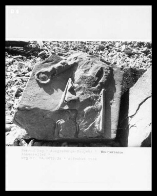 Südsockel, Ahnenrelief: Persischer Vorfahre