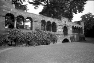 Gelnhausen: Barbarossa-Kaiserpfalz, romanische Mauer