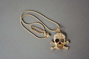 Kette mit Totenkopf-Anhänger