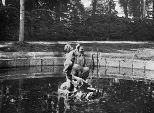 Putto und Fabelwesen