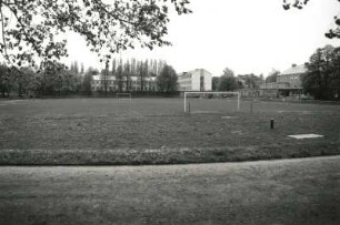 Dresden, Zellescher Weg. Sportplatz (heute Standort der Sächsische Landesbibliothek - Staats- und Universitätsbibliothek (SLUB)). Blick nach Süden