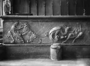 Bamberg, Dom, Tumba Papst Clemens II., Fortitudo und Prudentia