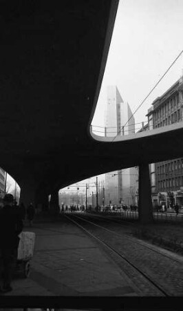 Düsseldorf: Stadtautobahn, Abzweigung am Jan-Wellem-Platz und und Phönix-Rheinrohrhaus