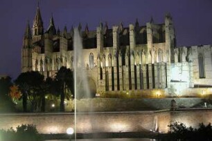 Kathedrale von Palma am Abend