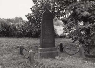 Denkmal für die Gefallenen des 1. Weltkrieges aus Putzkau : Denkmal für die Gefallenen des 1. Weltkrieges aus Putzkau. Sandstein (1920). Schmölln-Putzkau, Dresdner Straße