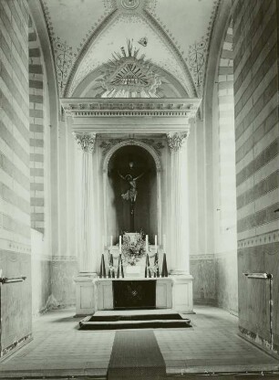 Bernstadt auf dem Eigen, Pfarrkirche Sankt Marien, Inneres, Altar