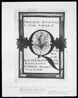 Reichenauer Evangeliar — Initialseite Q, Beginn des Lukasevangeliums, Folio 122recto