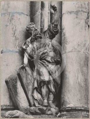 Heiligenfigur Moses an der Westfassade der Klosterkirche Grüssau