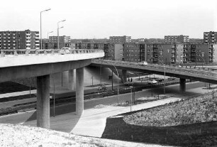 Berlin: Stadtautobahn; Rampen; Hintergrund Hertz-Siedlung