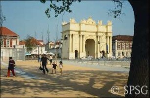 Potsdam, Luisenplatz und Brandenburger Tor.