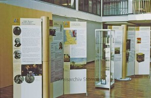 Theodor-Mommsen-Ausstellung: Foyer Mommsenstraße 14