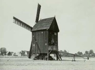 Falkenhain. Windmühle. Eckansicht mit Eingangsseite