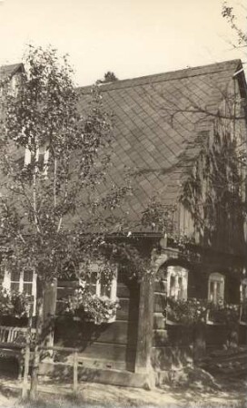 Umgebindehaus in Cunewalde : Chěža ze stołom w Kumwałdźe