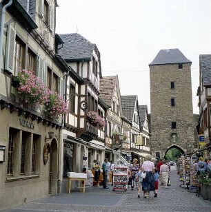 Bad Neuenahr-Ahrweiler. Ahrtor. Stadtseite
