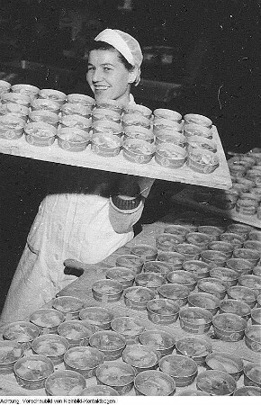 Lebensmittel und Genußmittel, u.a. Ernährung, Kaffee, Backwaren, Margarine, Fleisch- und Wurstwaren, 1962