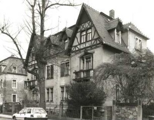 Dresden-Trachau, Reichenberger Straße 7. Wohnhaus. Straßenansicht mit Einfriedung