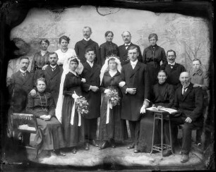 Brautpaare einer Doppelhochzeit