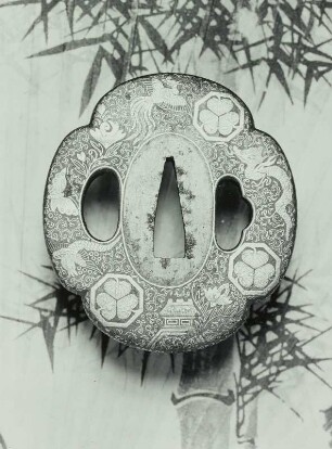 Tsuba (Handschutz am japanischen Schwert, Stichblatt) in Mokko-Form (mit 4 "Läppchen")