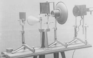 Apparatanordnung nach Martens-Leppin zur Aufnahme von Schallkurven : Technikgeschichte | Physik | Akustik | Schallschwingungen und ihre photographische Wiedergabe