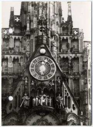 Nürnberg, Stadtpfarrkirche "Unserer lieben Frau", Männleinlaufen