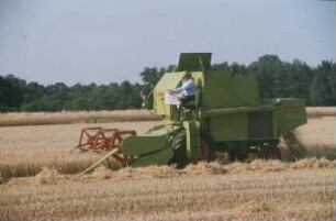 Fotografie: Erntetechnik, Mähdrescher selbstfahrend