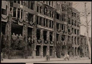 Das zum 1. Friedensmai 1946 in Leipzig festlich geschmückte Leipziger Volkshaus