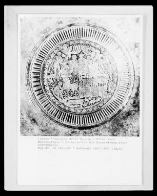 Silberteller mit Darstellung eines Göttermahls