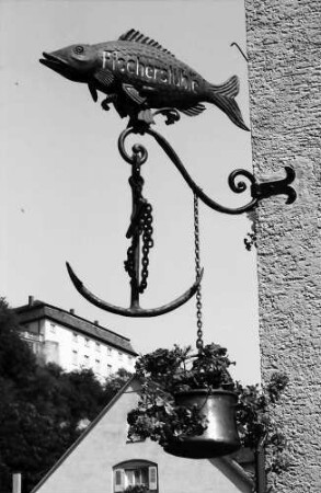 Meersburg: Gasthausschild: Fisch mit Anker