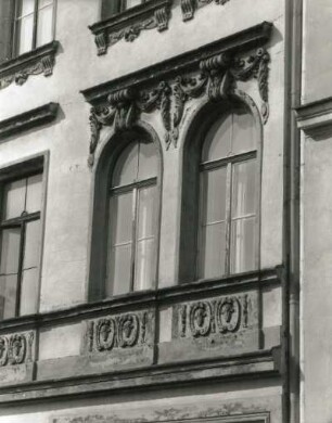 Görlitz, Sonnenstraße 15. Wohnhaus (um 1890). Obergeschoßfenster
