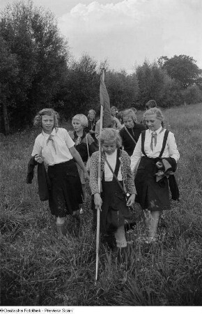 Kinder- und Jugendgruppe bei einem Ausflug