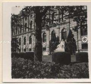 Wien, Am Museum, Denkmal