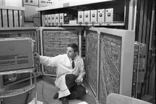Elektronische Rechenanlage und Computer "Zuse Z 23" an der Technischen Hochschule Karlsruhe.