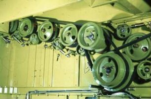 Fotografie: Antriebs- und Anbausystem, Mähdrescher selbstfahrend, Riemenscheibe, Keilriemen