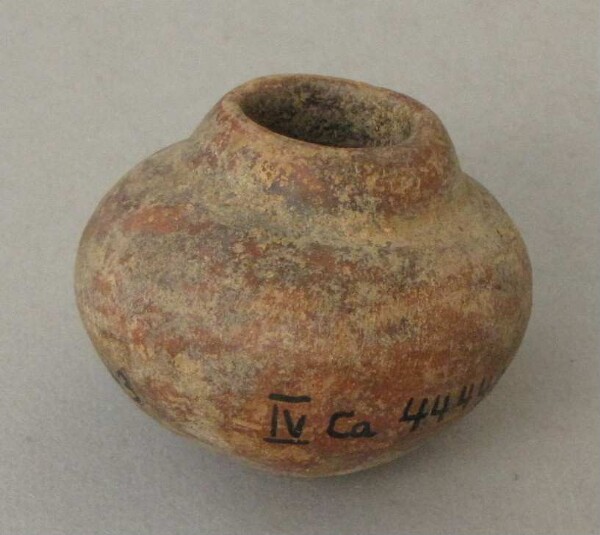 Clay vessel (miniature)