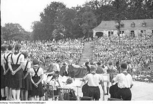 Dresden. Pionierorganisation "Ernst Thälmann". II. Pioniertreffen, Ensemble - Freilichtbühne "Junge Garde", 12.-18. August 1955