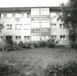 Dresden-Trachau. Wohnsiedlung der Gewobag (1928/um 1935; H. Richter). Wohnblock, Kopernikusstraße 52/50. Gartenfront